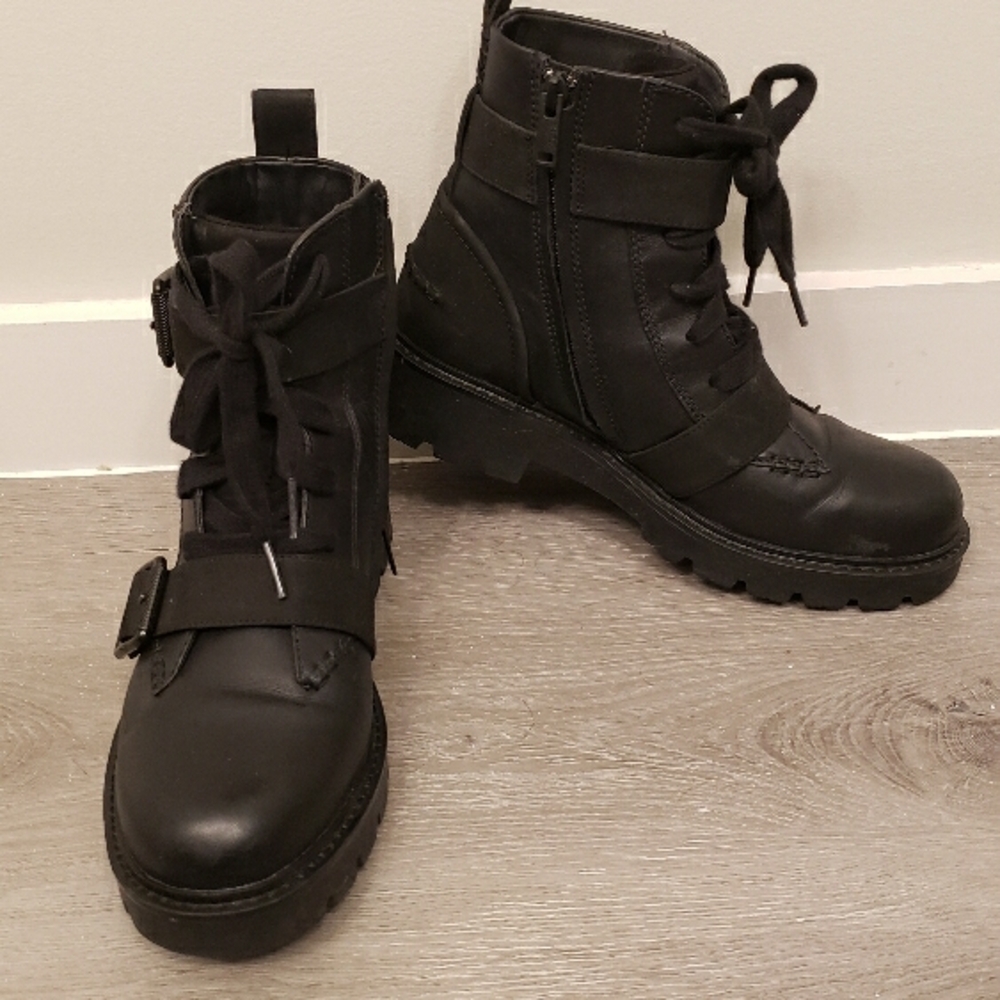 UGG Ashton Lace Up Boots